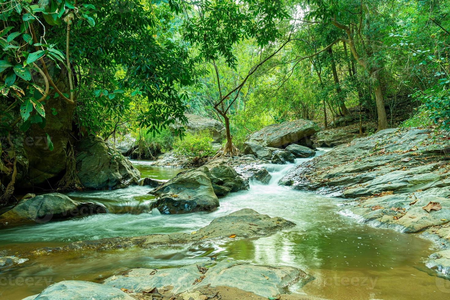 cascada de mae sa en tailandia foto