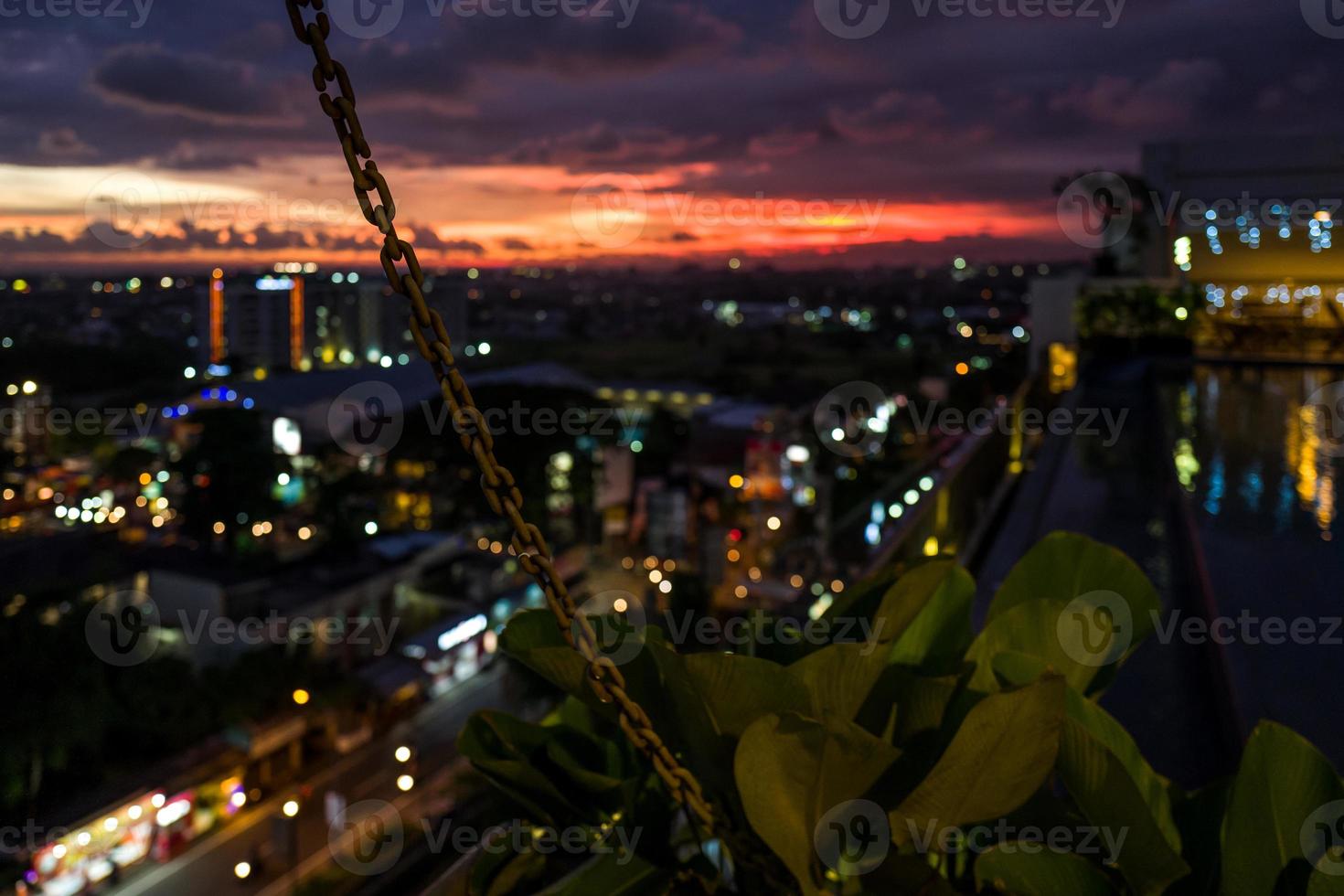 vista sobre yogyakarta al atardecer foto