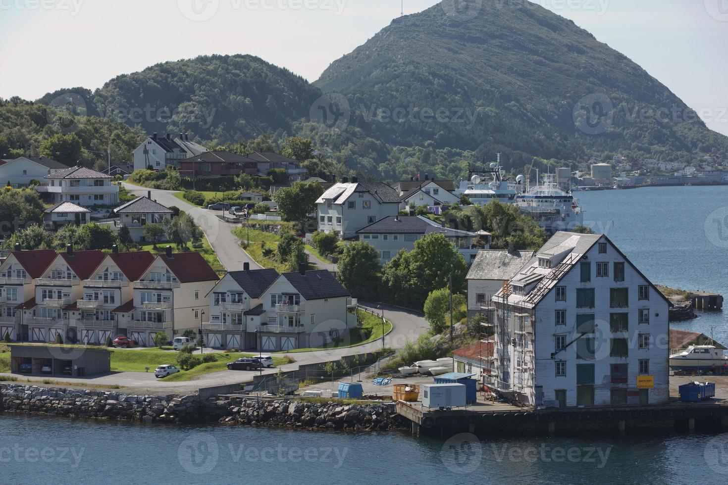 hermosa vista de alesund, noruega foto