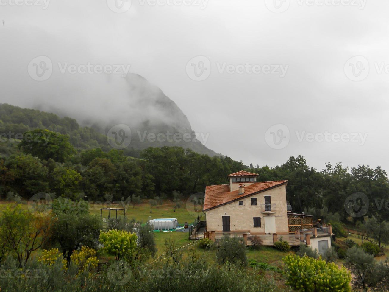 paisaje durante un día lluvioso foto