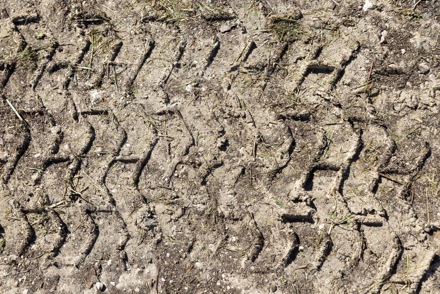 a texture of a tire footprint photo