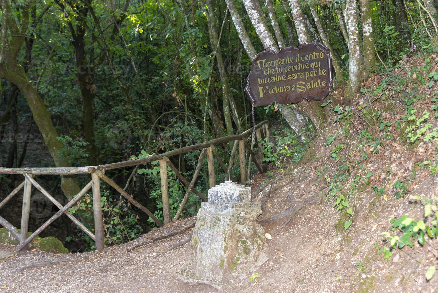 centro geográfico de italia ubicado en narni foto