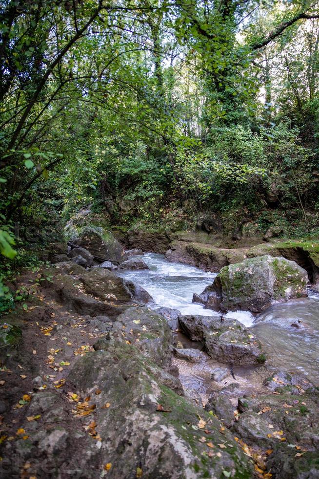 puente de la cascada toro marmore foto