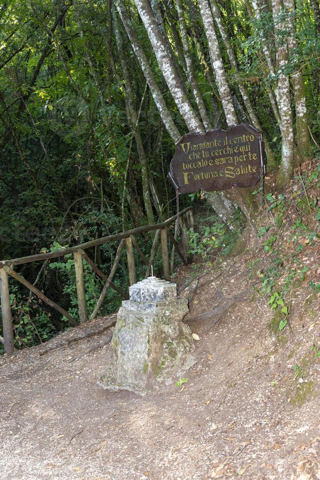 centro geográfico de italia ubicado en narni foto