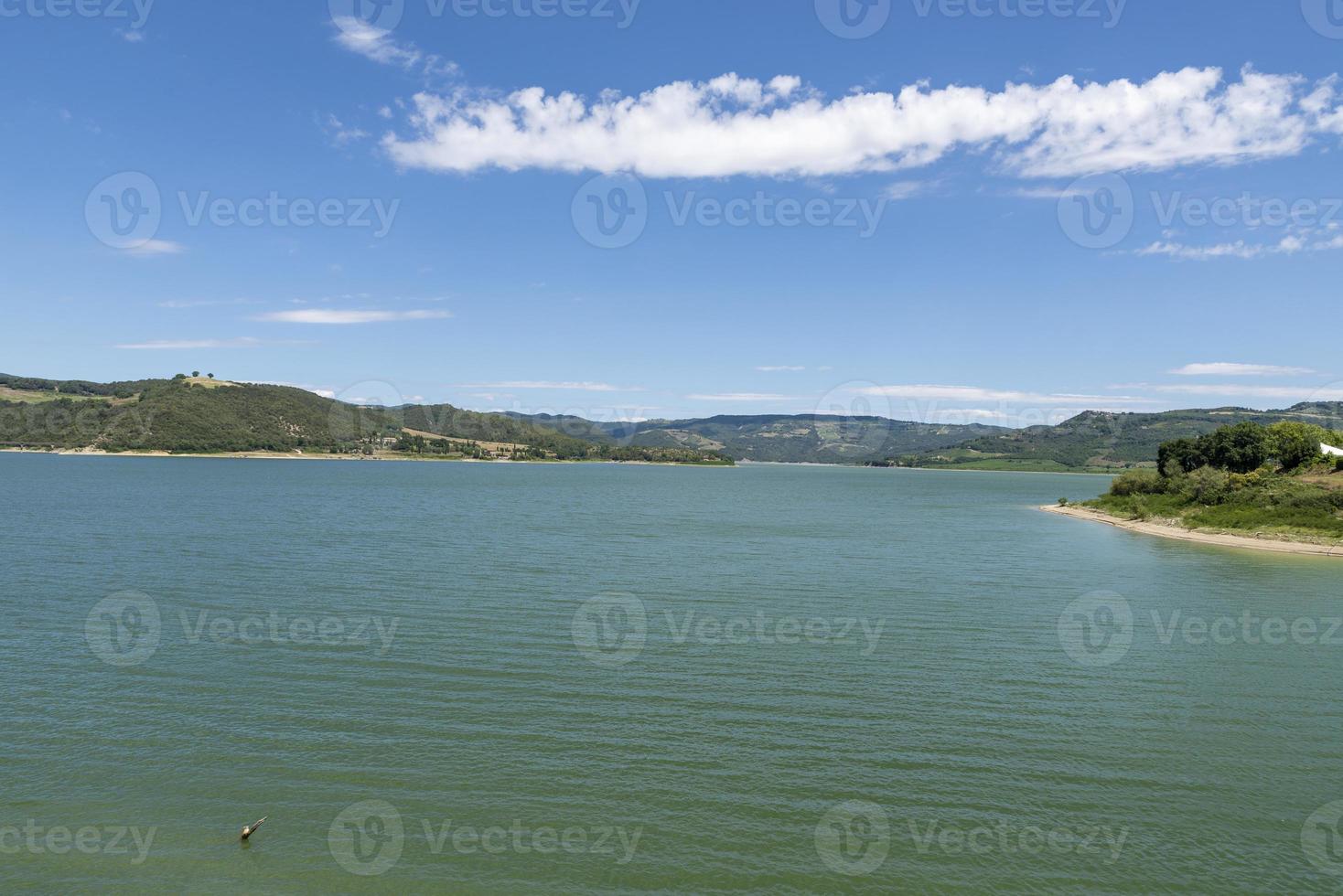lago corbara en la provincia de perugia foto