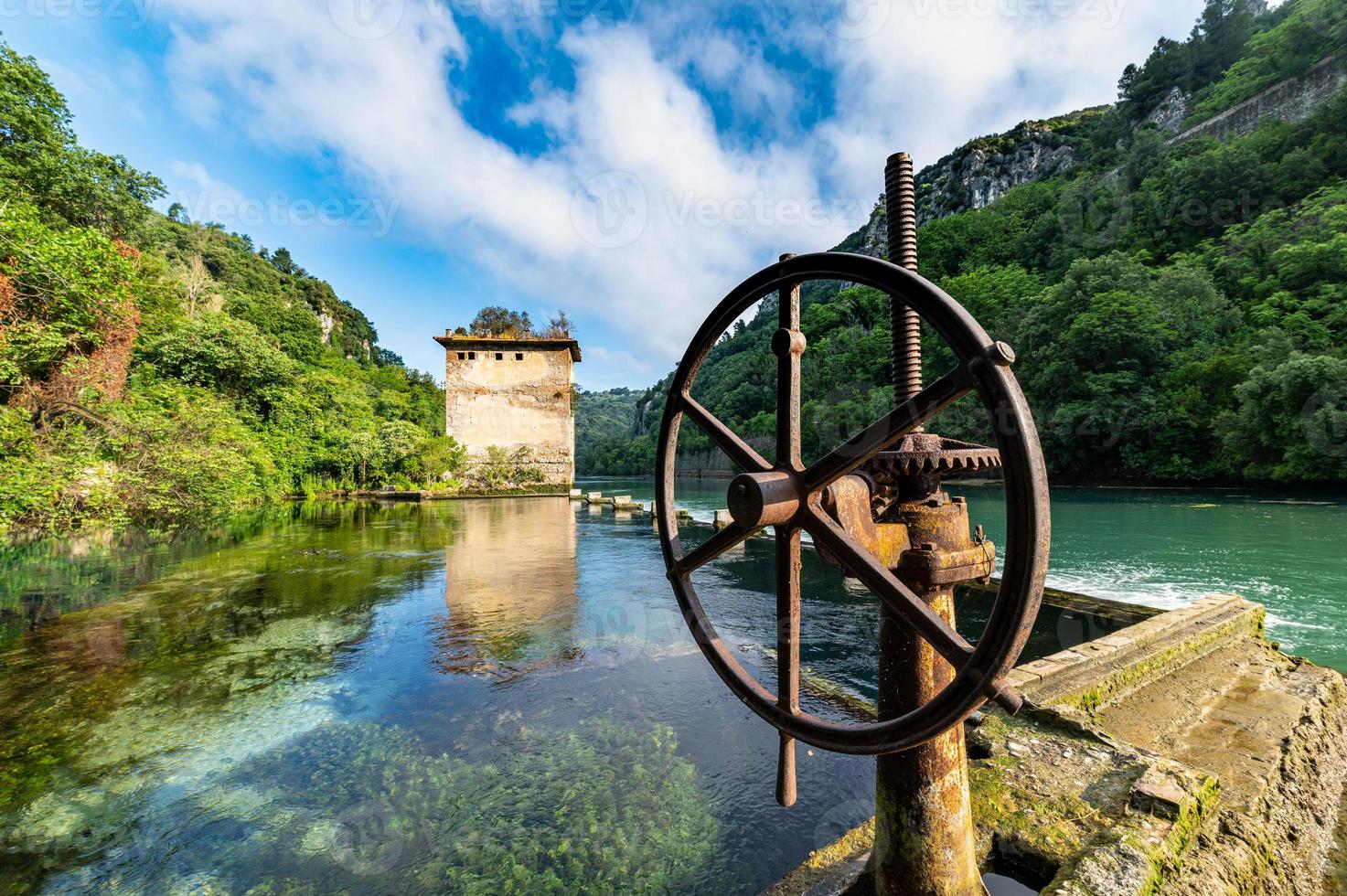 stifone di narni postoi característico del agua azul foto