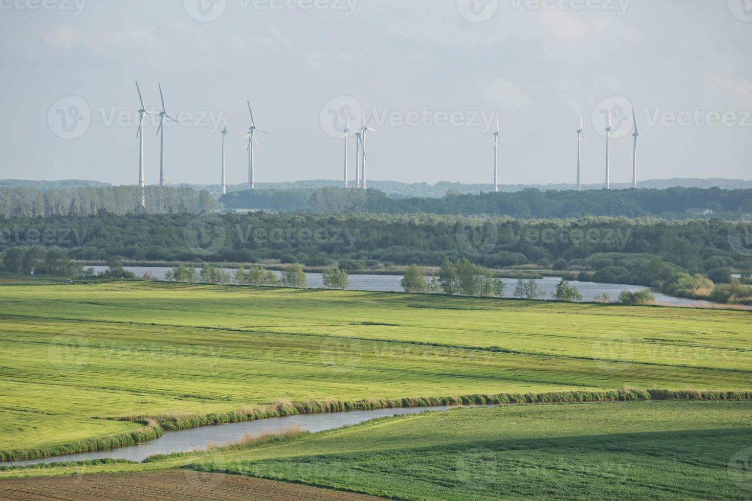 Hermoso paisaje rural cerca de Kiel, Schleswig Holstein, Alemania foto