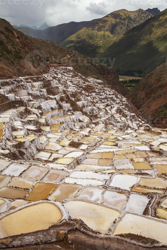 Salina de Maras, el tradicional campo de sal inca cerca de Cusco, Peru. foto