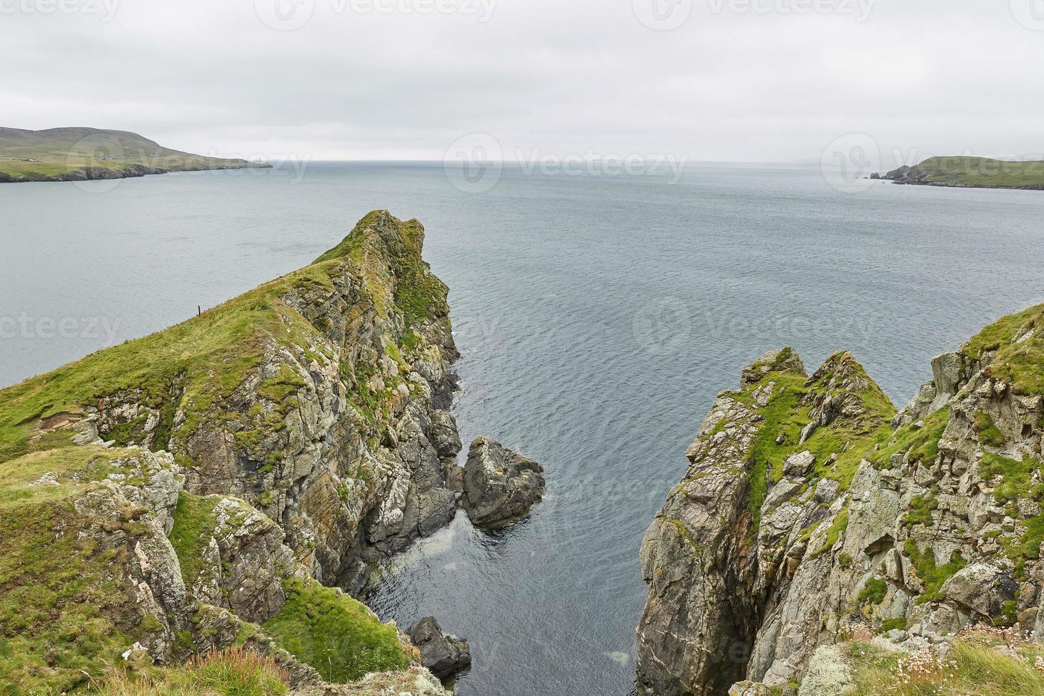 Vista costera en Lerwick, Islas Shetland, Escocia foto