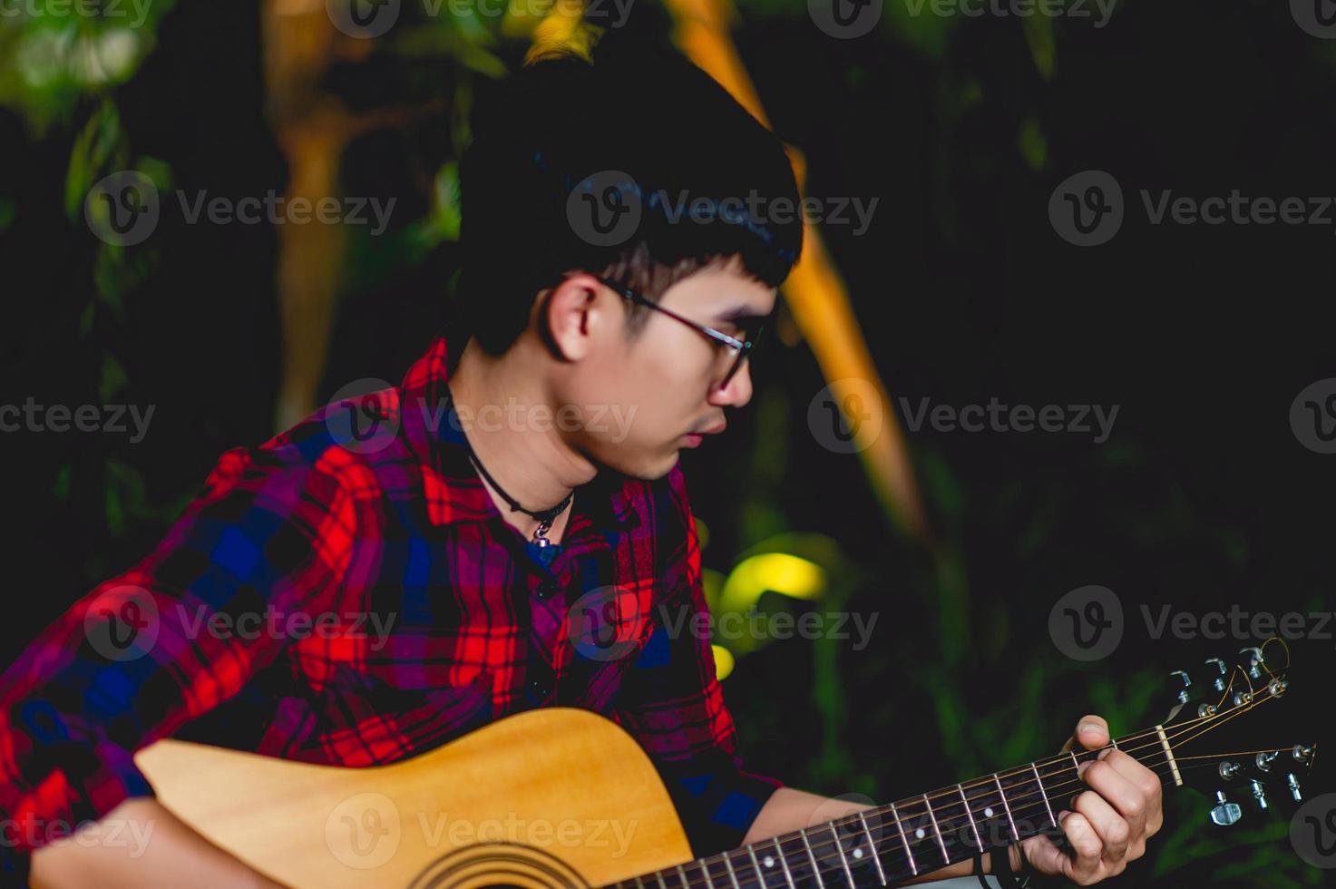 guitarra y hombre foto