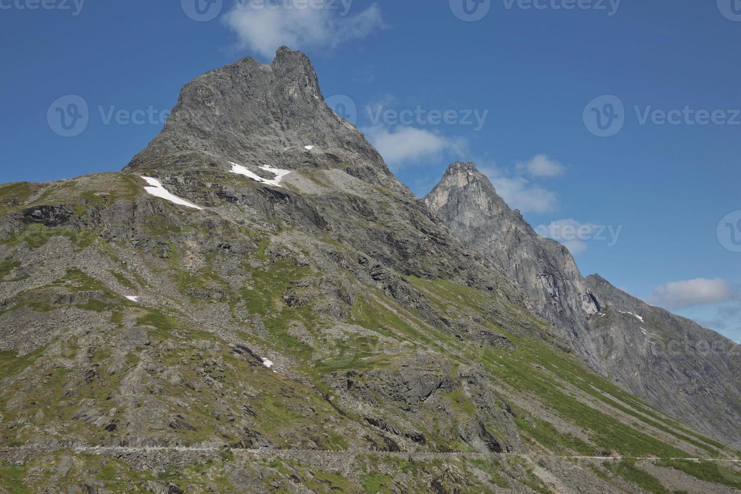 Vista de trollstigen o camino de trolls en Noruega foto