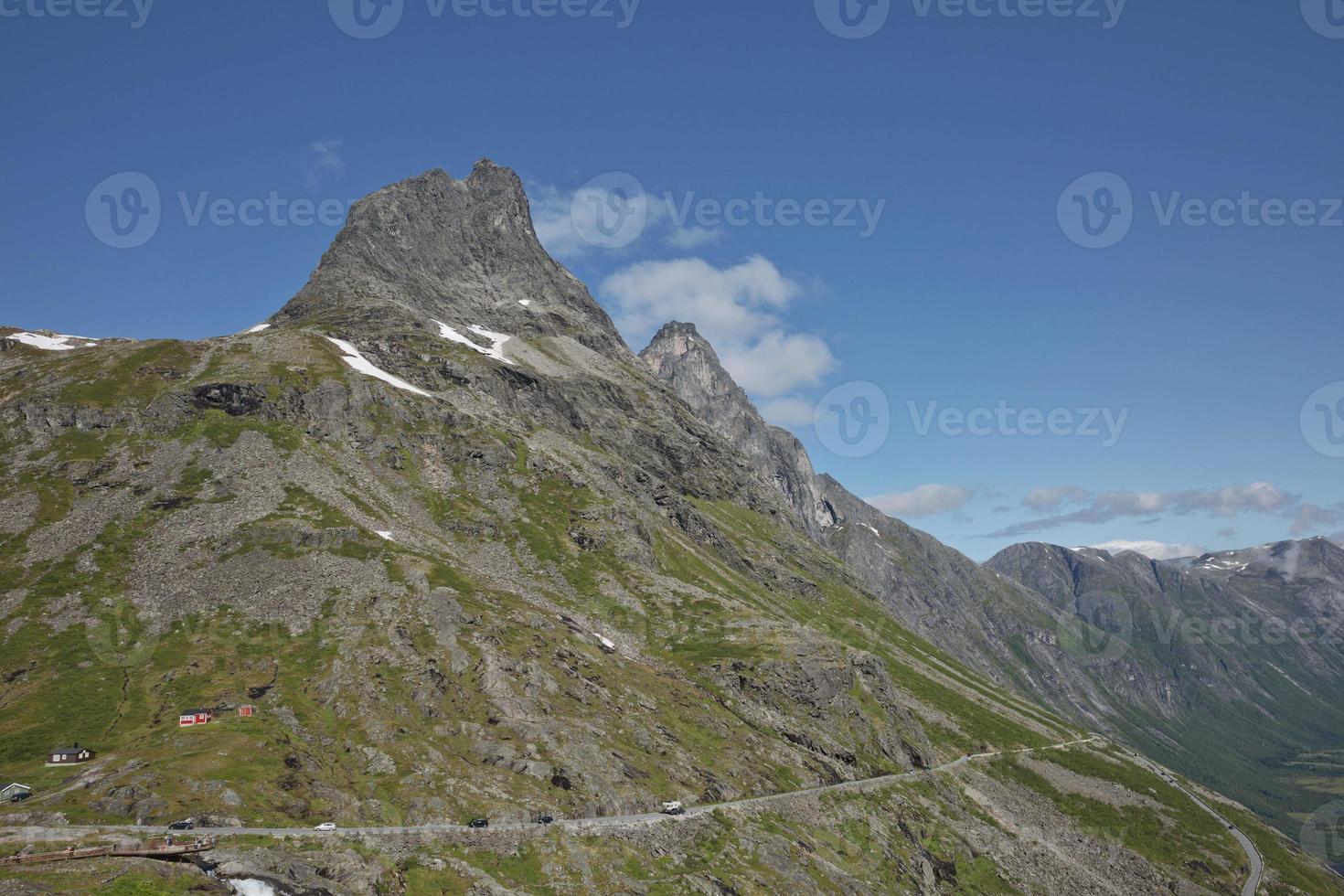 Vista de trollstigen o camino de trolls en Noruega foto