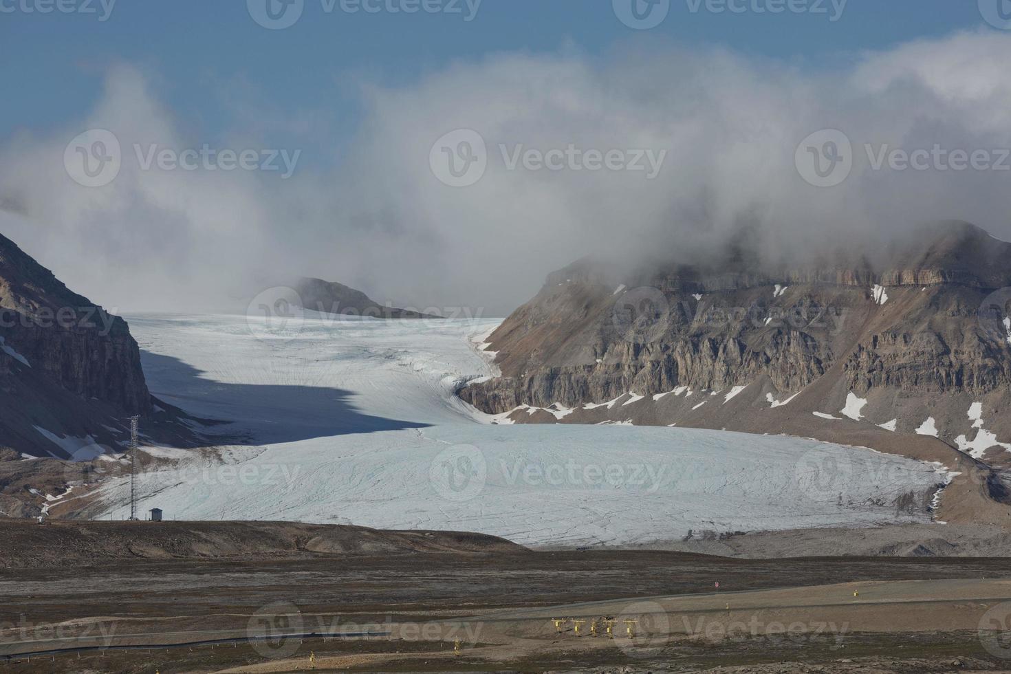 paisaje de la costa cerca de ny alesund en spitsbergen foto