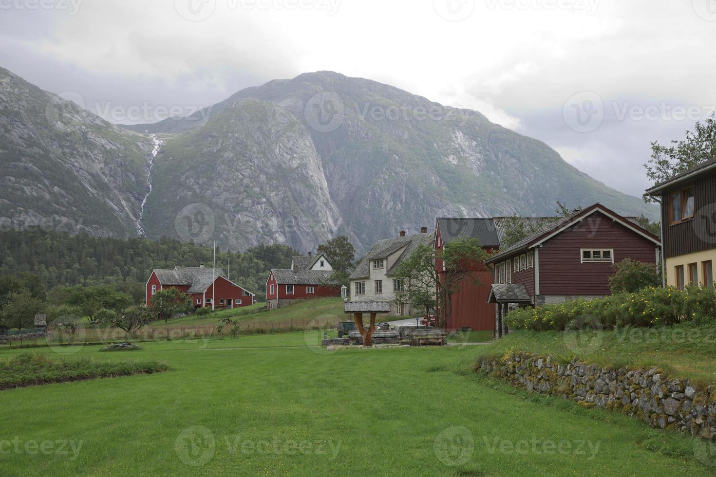 The village of Eidfjord in Norway photo