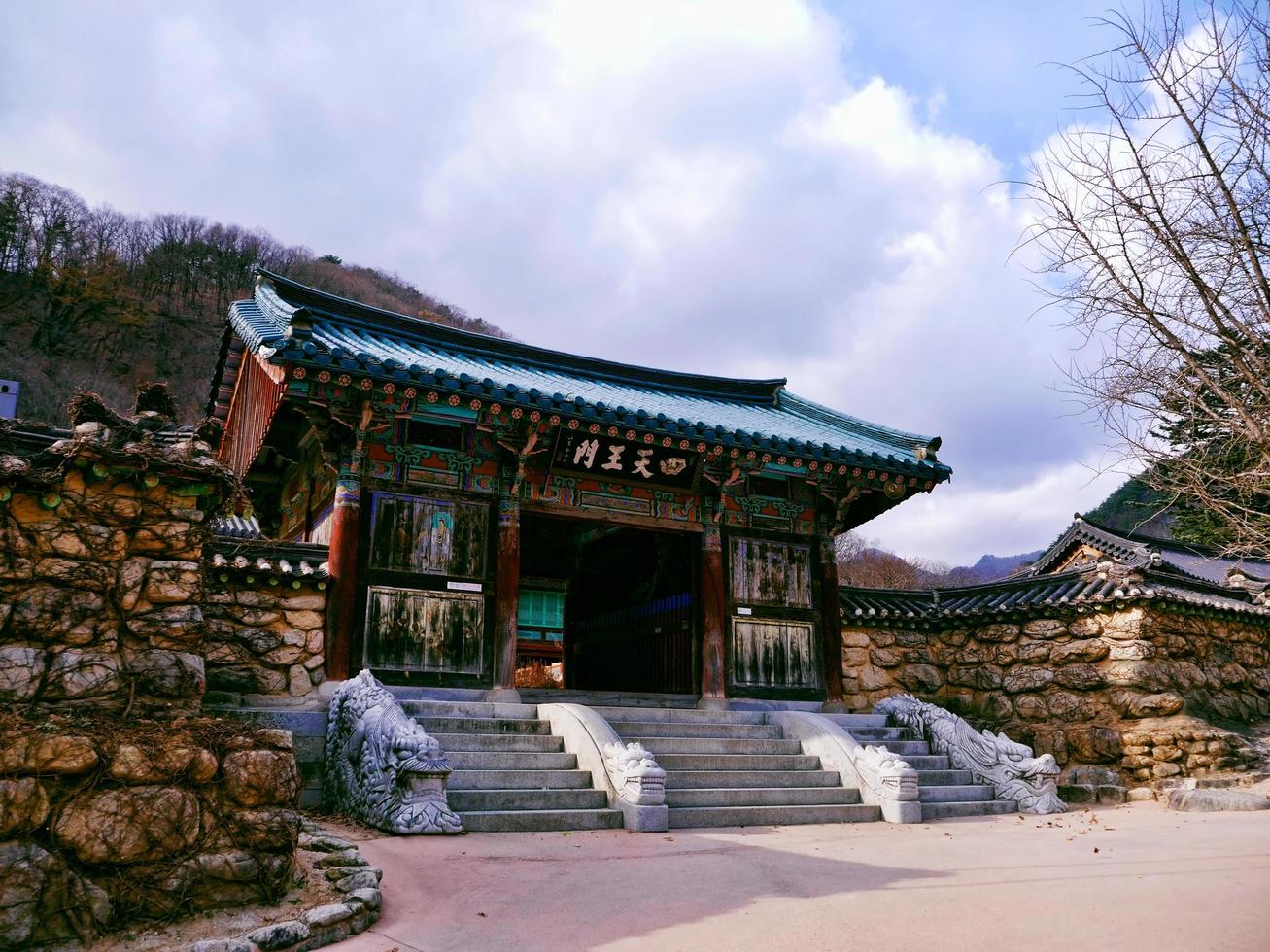 Buddhist temple in Seoraksan National Parl. South Korea photo