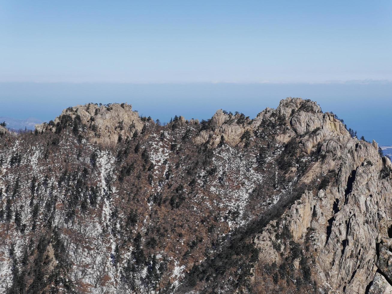 paisaje en el parque nacional de seoraksan, corea del sur foto