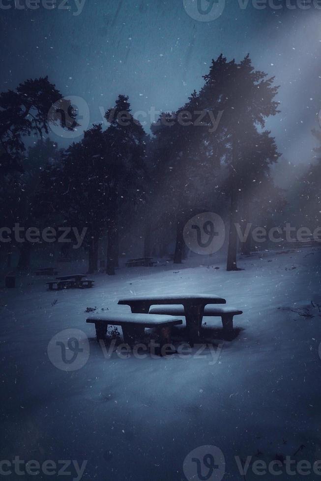 invierno en la montaña en temporada de invierno foto