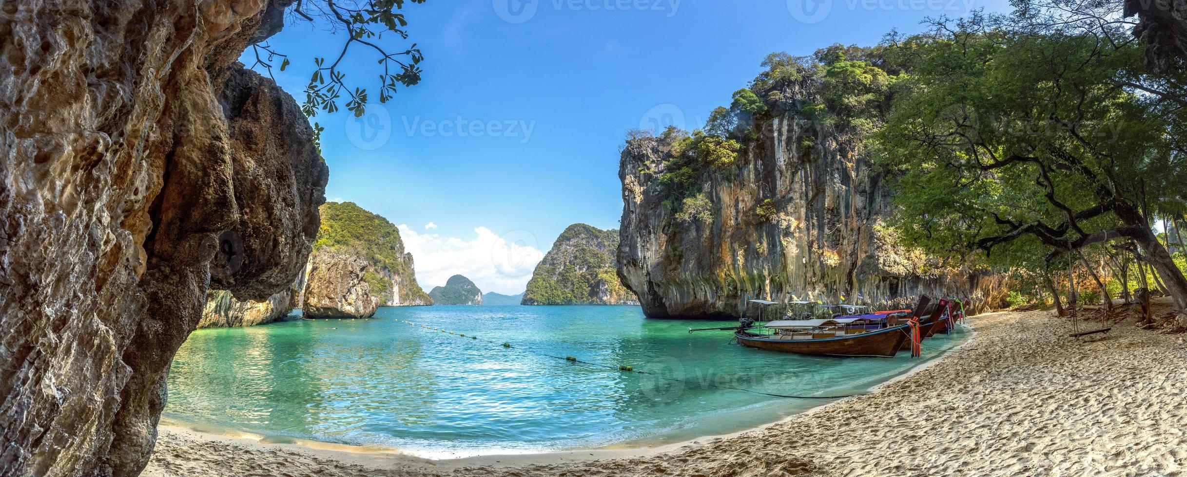 Agua azul en Lao Lading Island, provincia de Krabi, paraíso de Tailandia foto