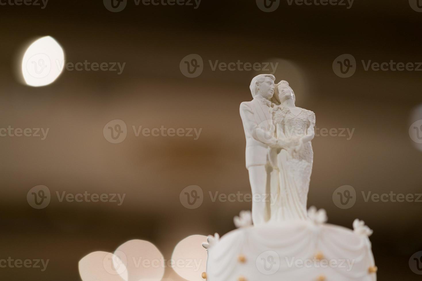 muñeca de la boda en la torta, pareja de amor foto