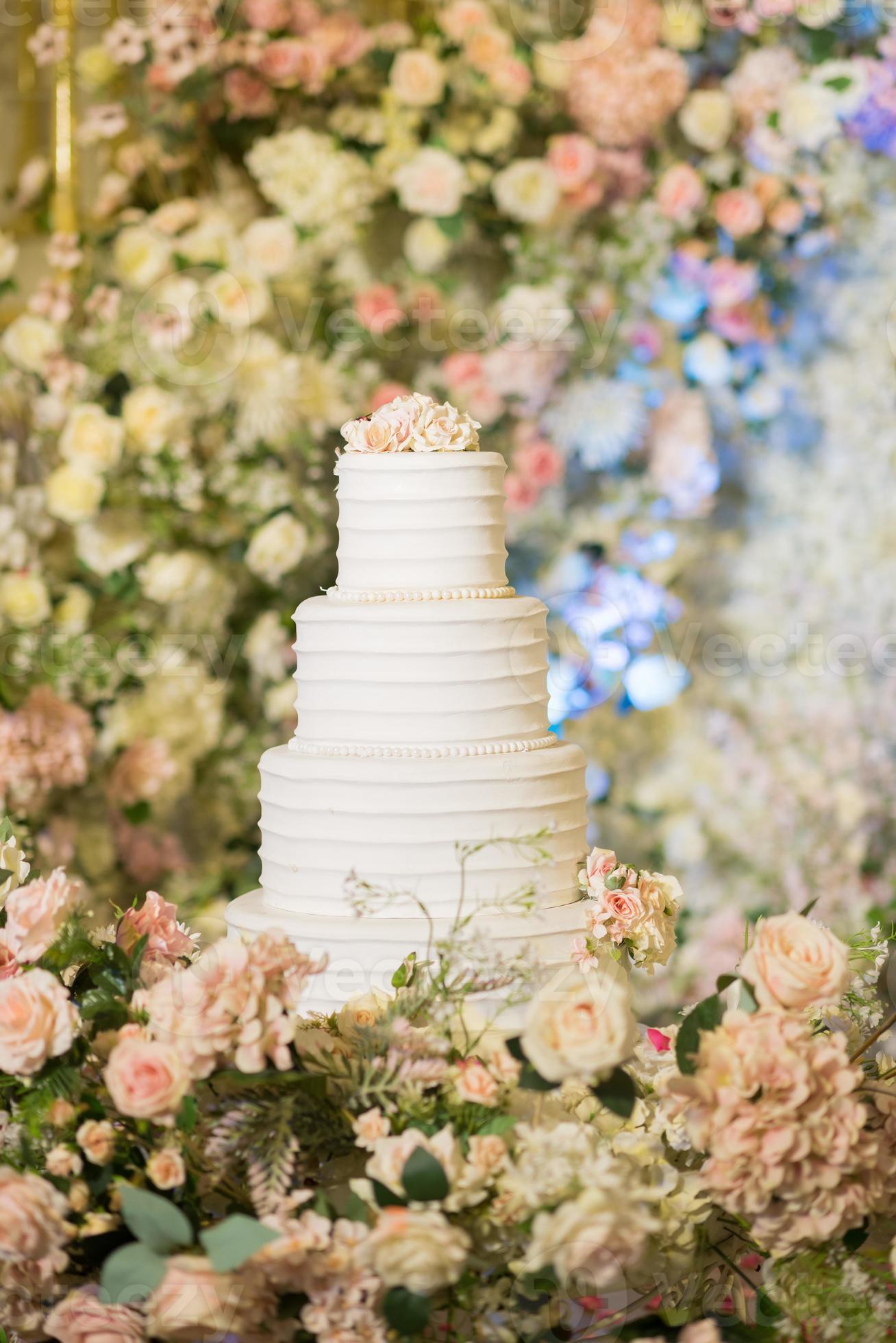 Beautiful wedding cake with blur background 2739370 Stock Photo at Vecteezy