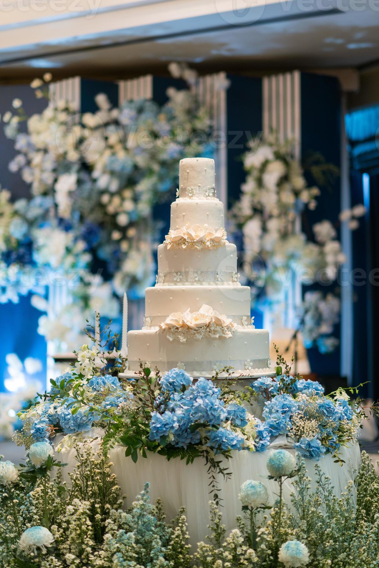 Beautiful wedding cake with blur background 2739423 Stock Photo at Vecteezy