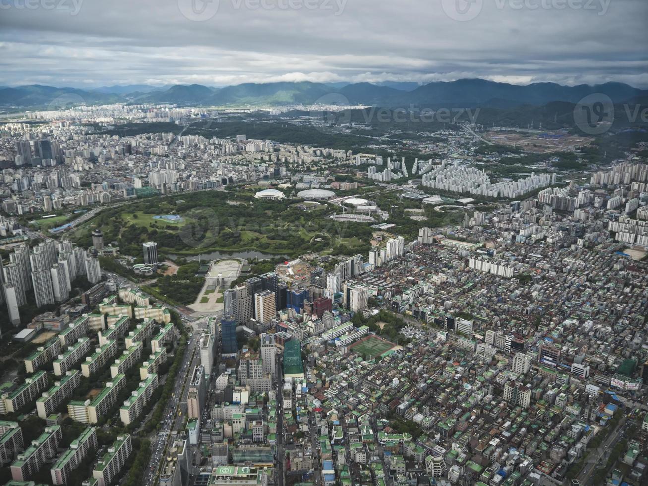 la vista a la ciudad de seúl desde el aire. Corea del Sur foto