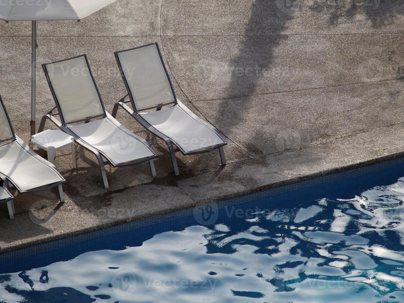 Fondo para temas de vacaciones de verano y hoteles con piscina. foto