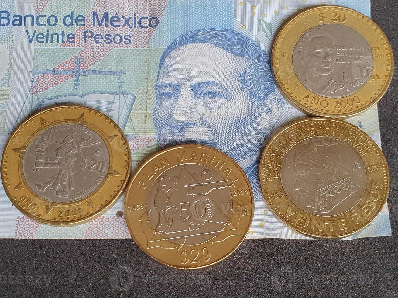 economía y negocios con dinero mexicano foto