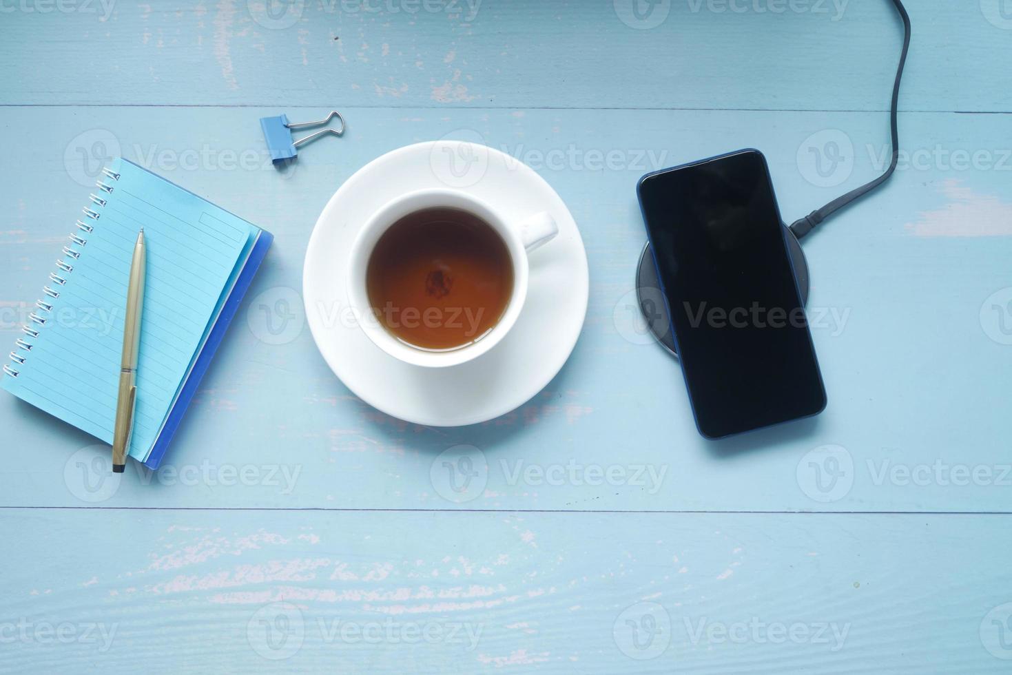 Charging a smartphone using wireless charging pad photo