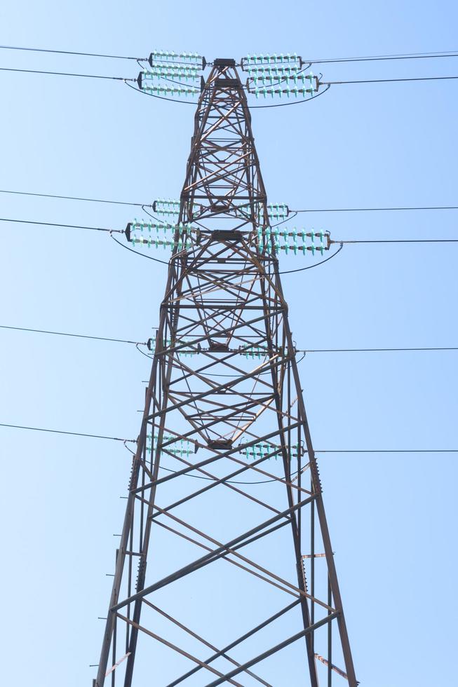 torre de transmisión eléctrica de alta tensión torre de energía foto