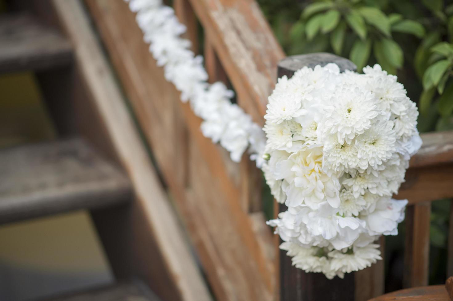 White wedding flower decorations photo
