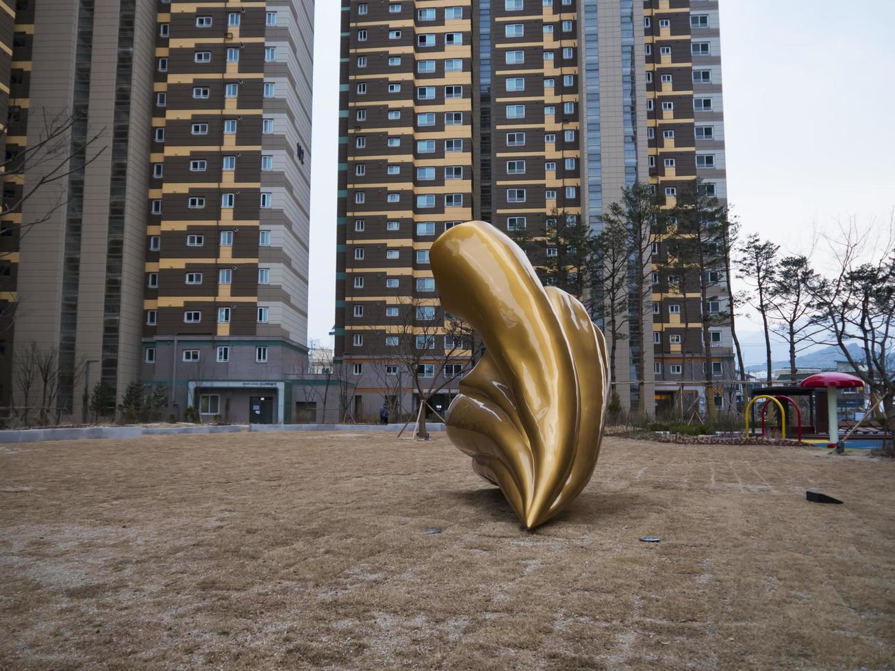 escultura en la ciudad de sokcho, corea del sur foto