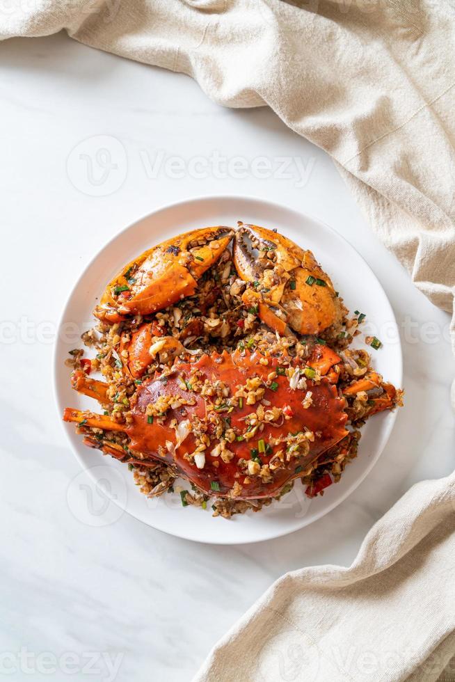 cangrejo salteado con sal picante y pimienta foto