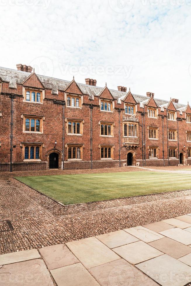 hermosa arquitectura st. John's College en Cambridge foto