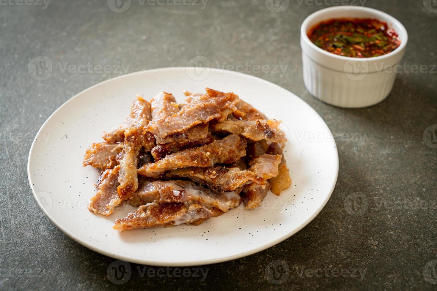 cuello de cerdo a la plancha con salsa picante tailandesa foto