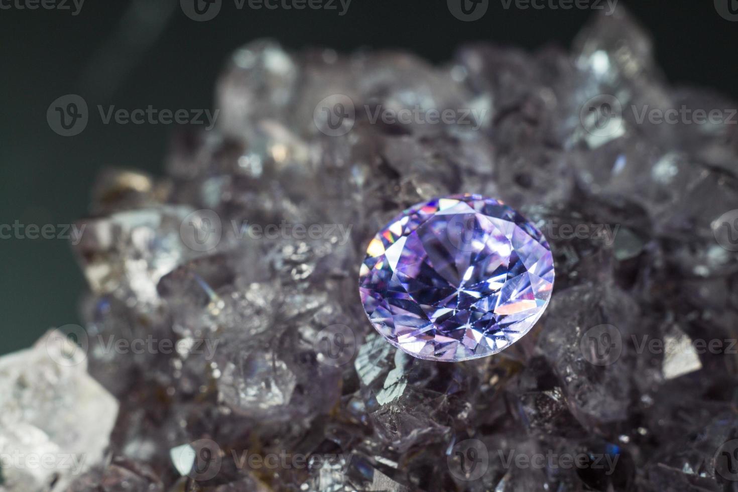 piedra preciosa de zafiro púrpura natural, joyas de piedras preciosas de amatista púrpura foto
