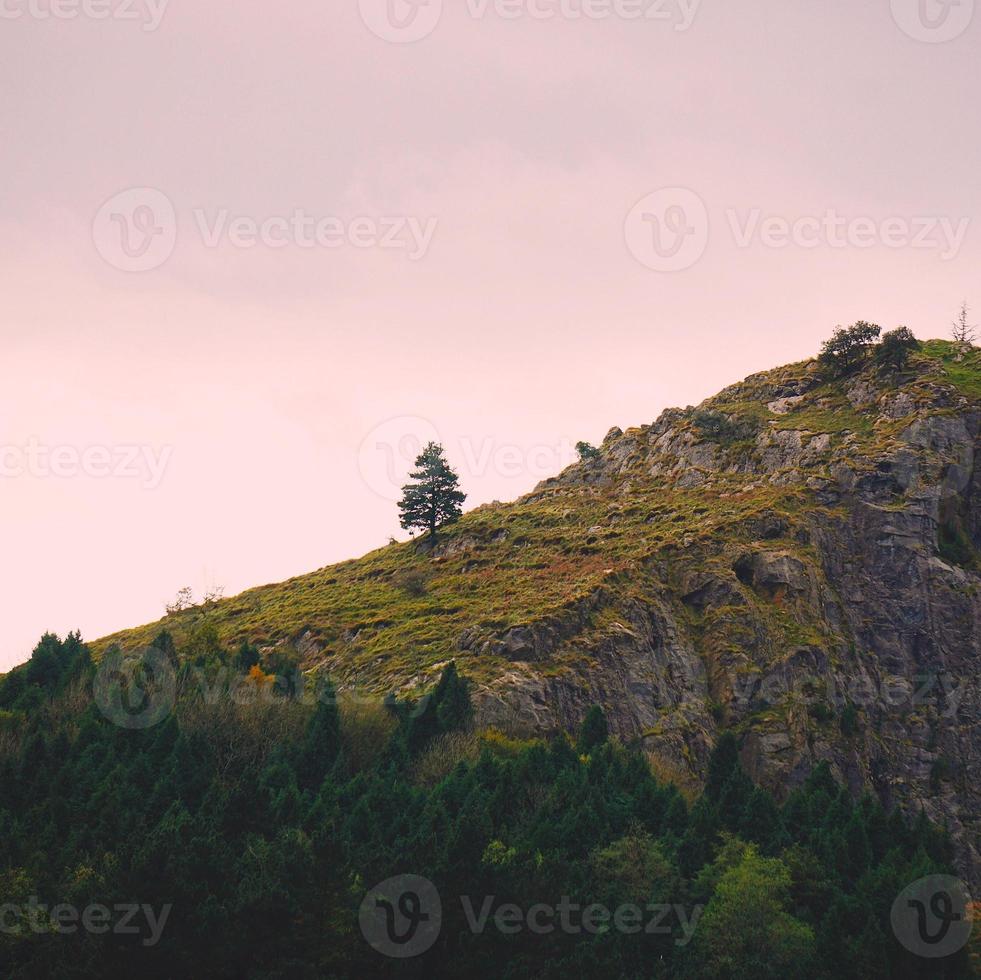 paisaje de montaña en bilbao españa foto