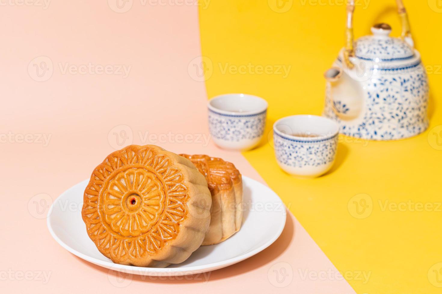 pastel de luna chino en un plato foto