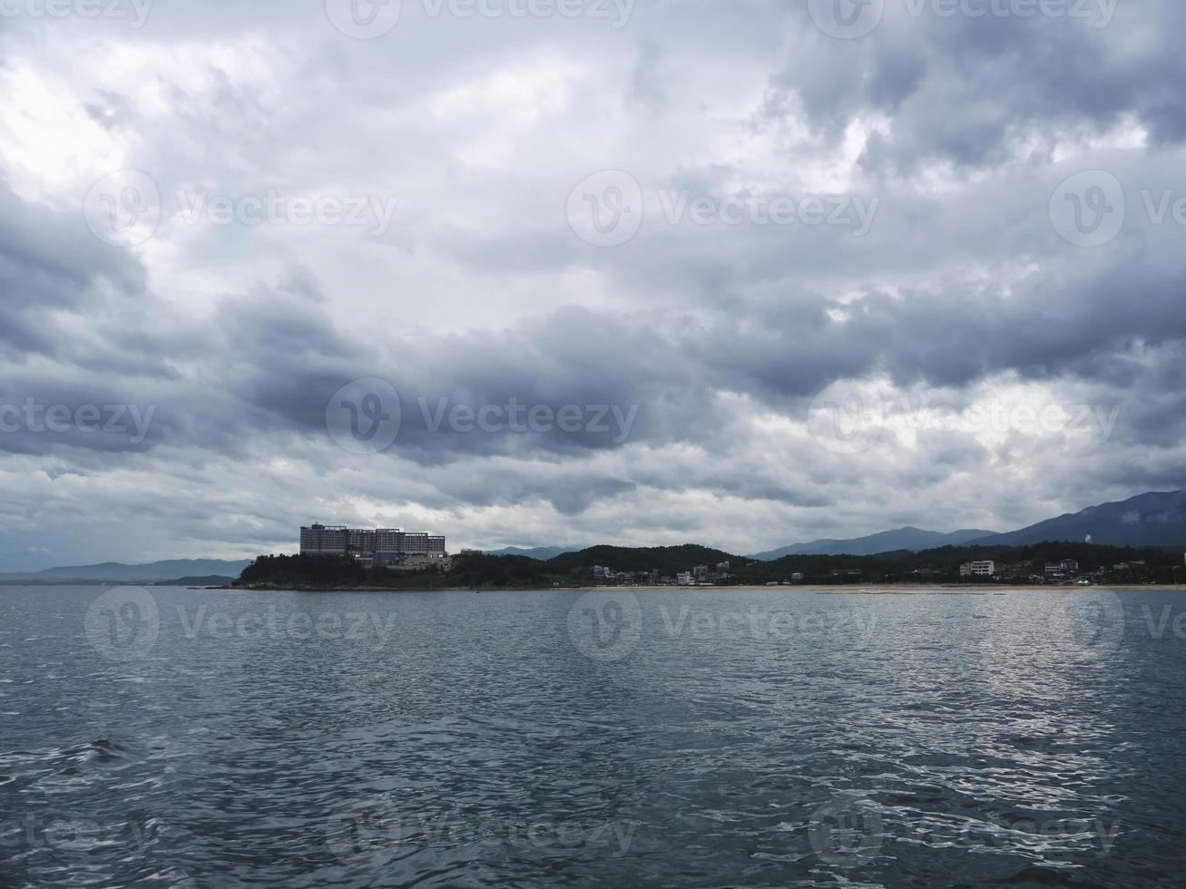 ciudad de sokcho desde el mar, corea del sur foto