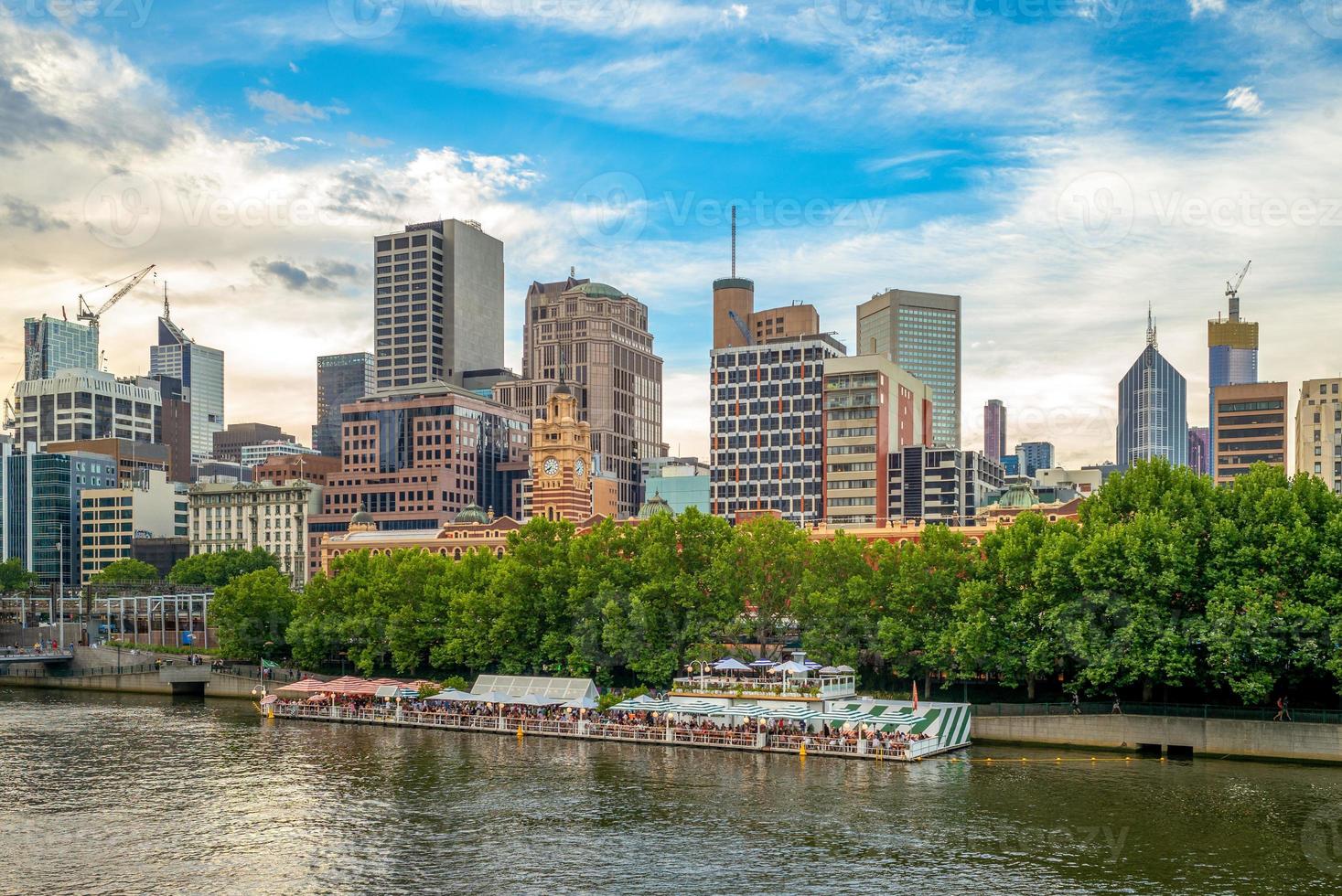 Horizonte de la ciudad de Melbourne en Victoria, Australia foto