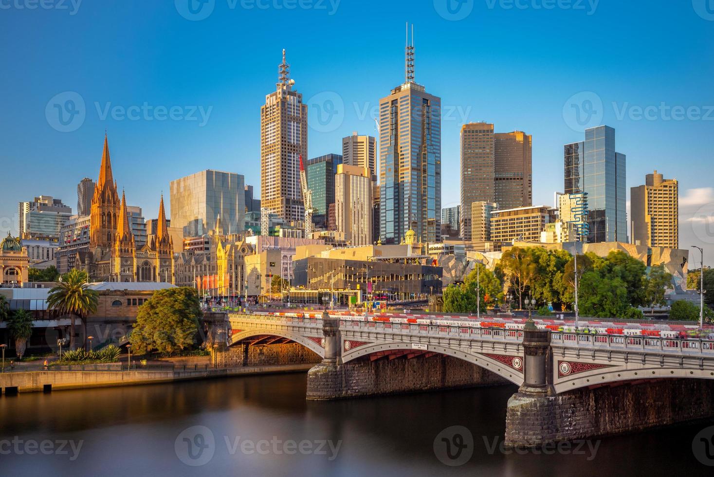 Horizonte de la ciudad de Melbourne en Victoria, Australia foto