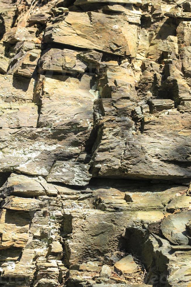 muro de piedras apiladas una encima de la otra foto