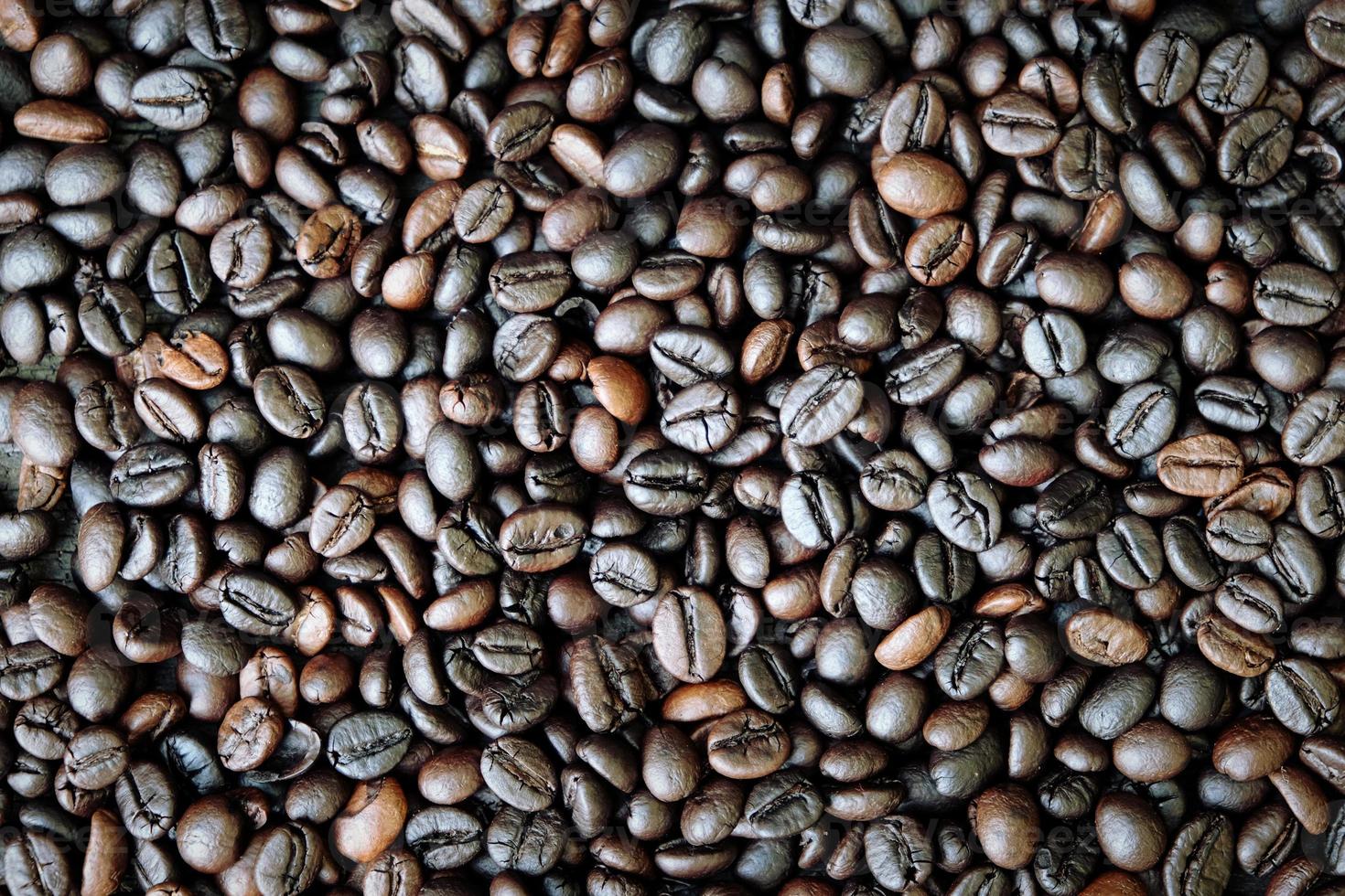 Roasted coffee beans background. photo