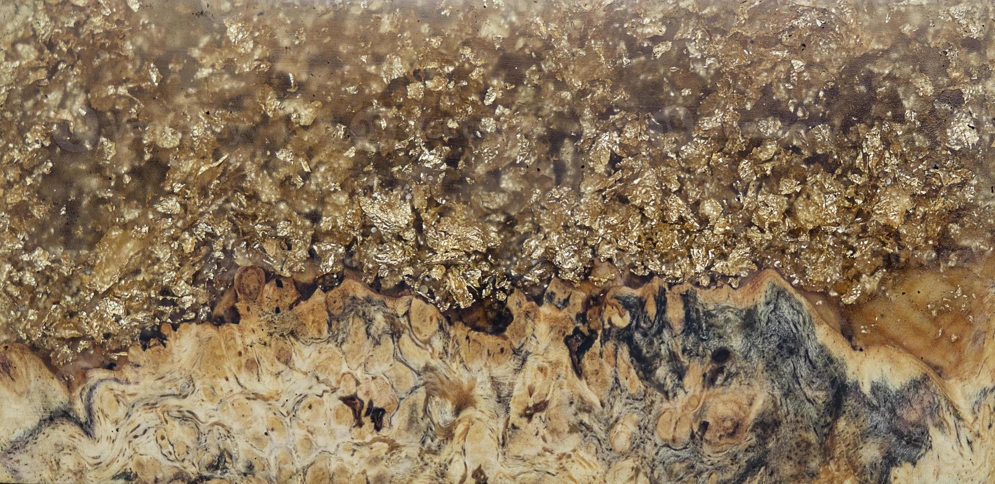 Fundición de resina epoxi estabilizadora afzelia burl madera oro fondo de arte abstracto foto