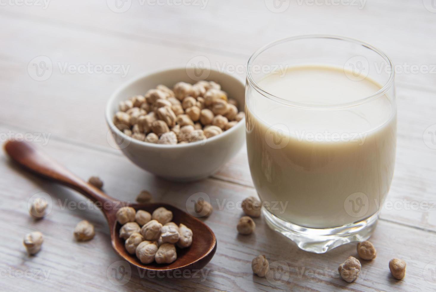 leche de garbanzos con garbanzos foto