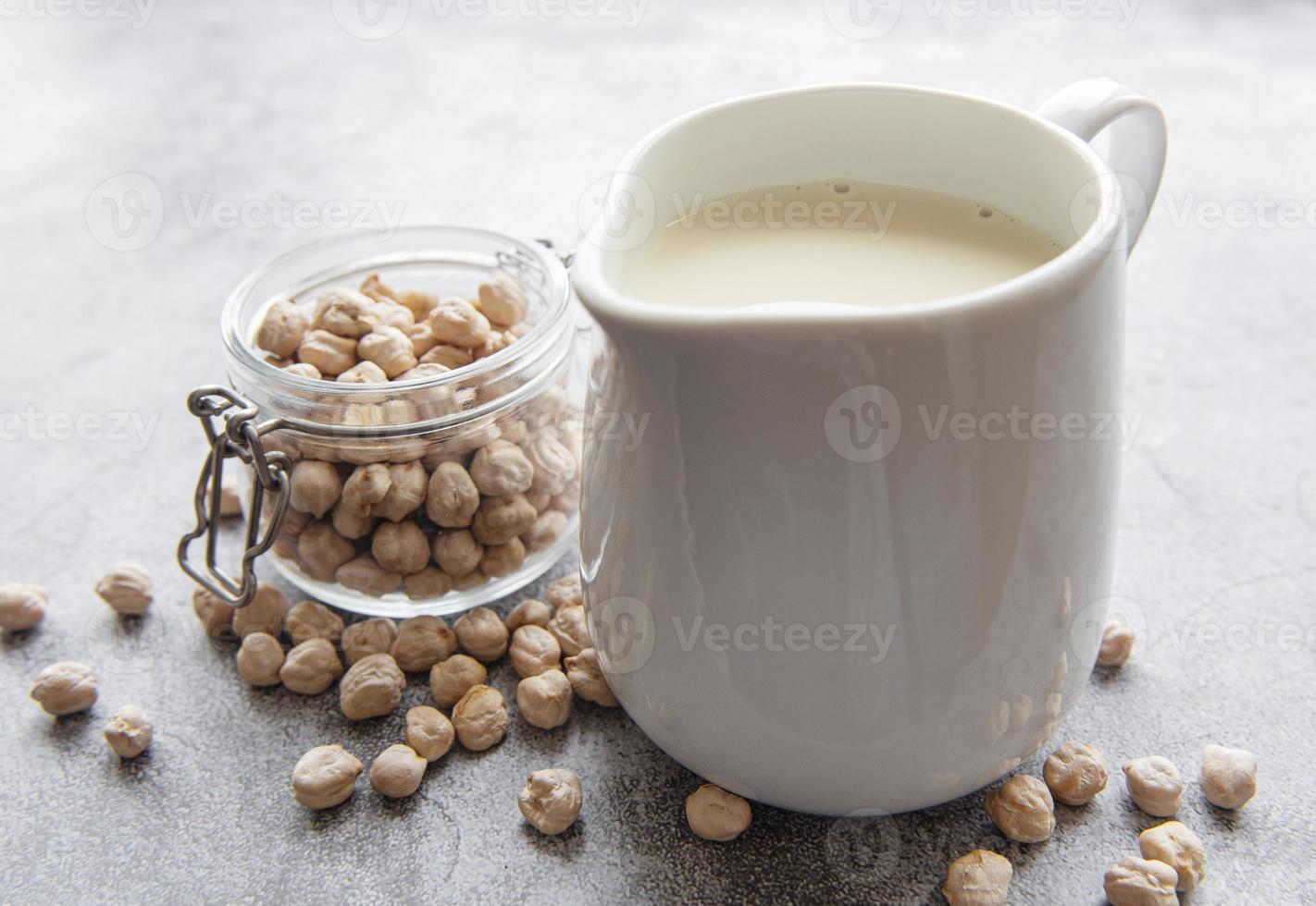 leche de garbanzos con garbanzos foto