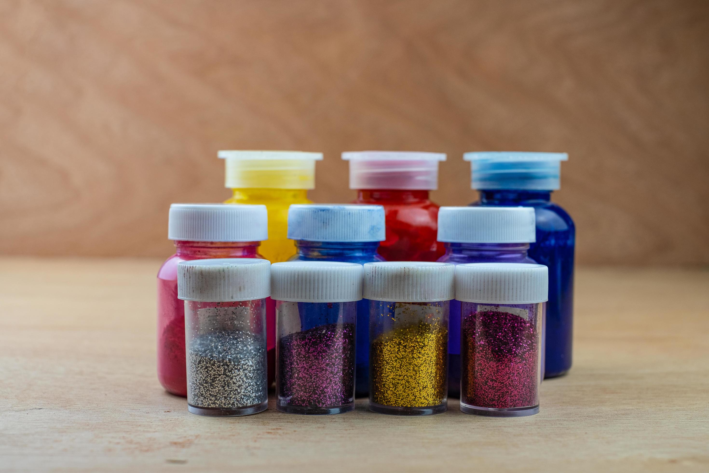 Mixing color epoxy resin in plastic cup 2785503 Stock Photo at Vecteezy