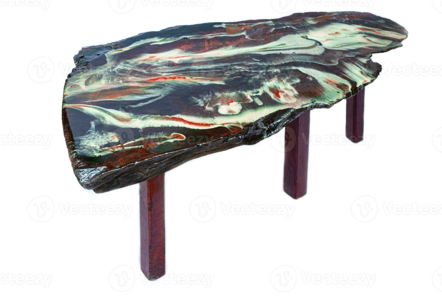 mesa de madera hecha a mano con resina epoxi de capa superior foto