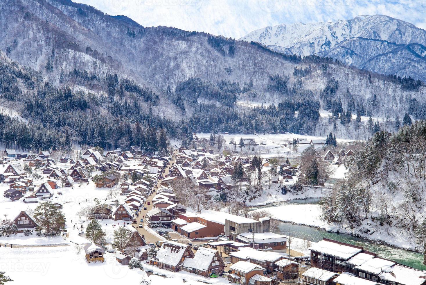 vista aérea, de, shirakawa, aldea, gifu, en, japón foto