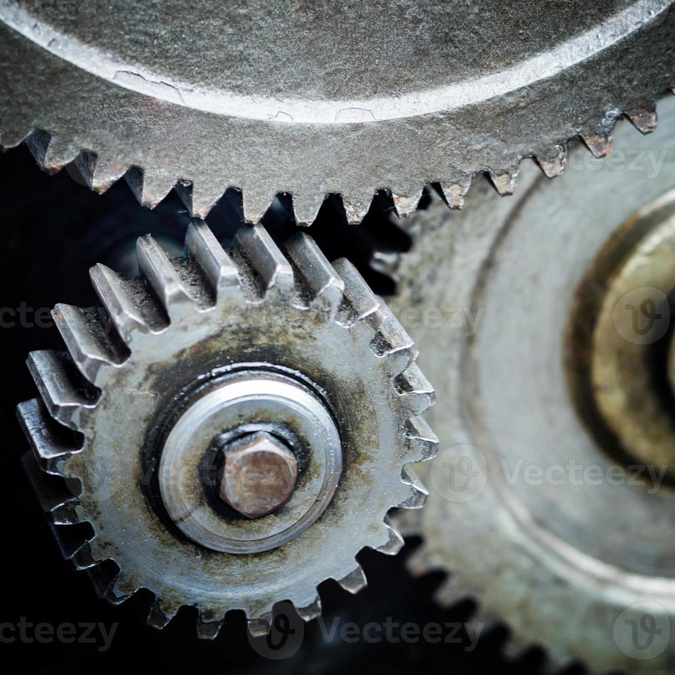 Cerca de la vieja maquinaria de engranajes ruedas dentadas de metal foto